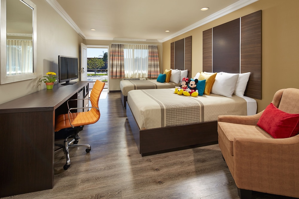 Standard Room, 2 Queen Beds - Photo 1