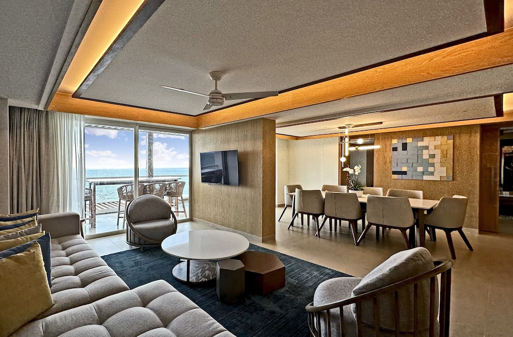 Luxury Sky Chairman Suite Two Bedroom Ocean Front Diamond Club - Photo 25