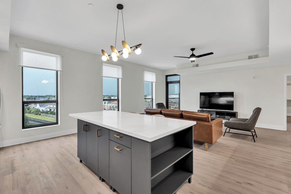 Luxury Apartment, 1 King Bed, Balcony photo 1