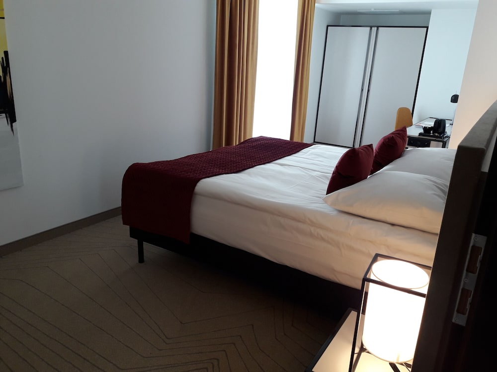Suite, 1 Bedroom - Photo 3
