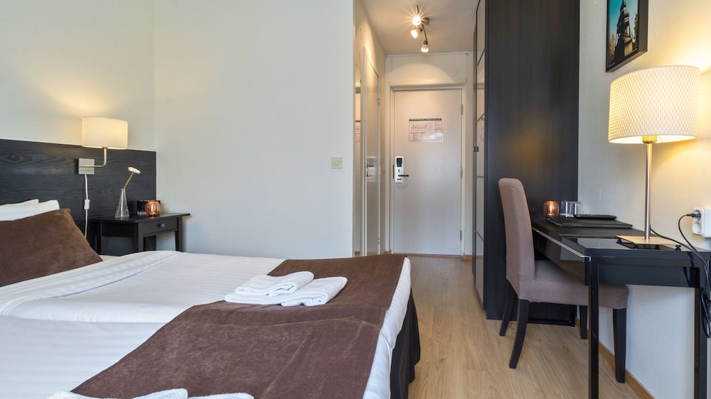 Standard Room, 2 Twin Beds, Non Smoking - Photo 2