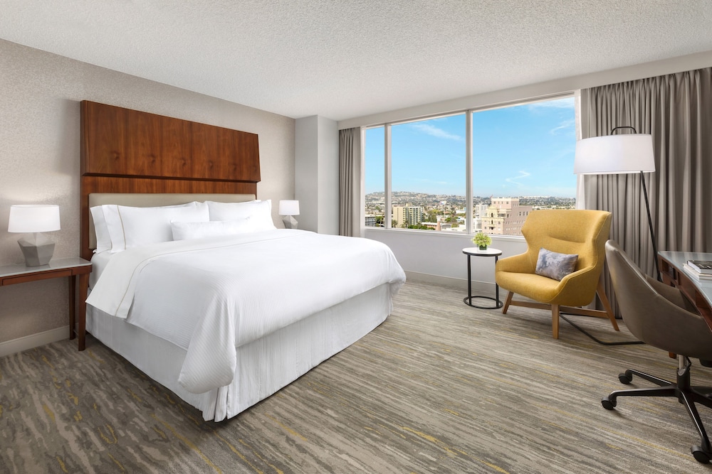 Deluxe Room, 1 King Bed - Photo 10