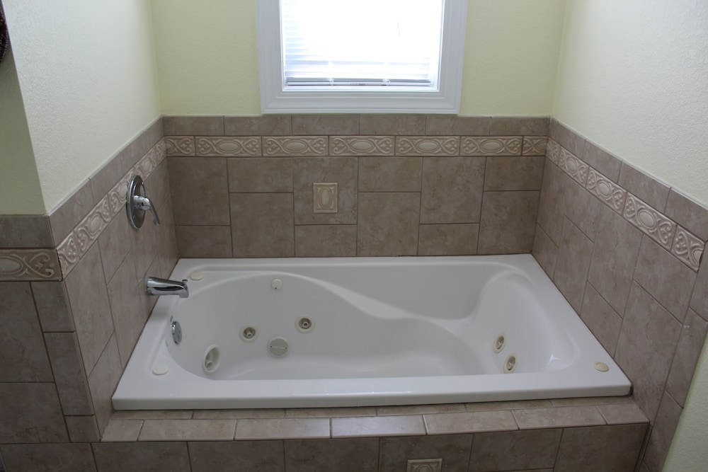 Deluxe Double Room, Multiple Beds, Pool View photo 3