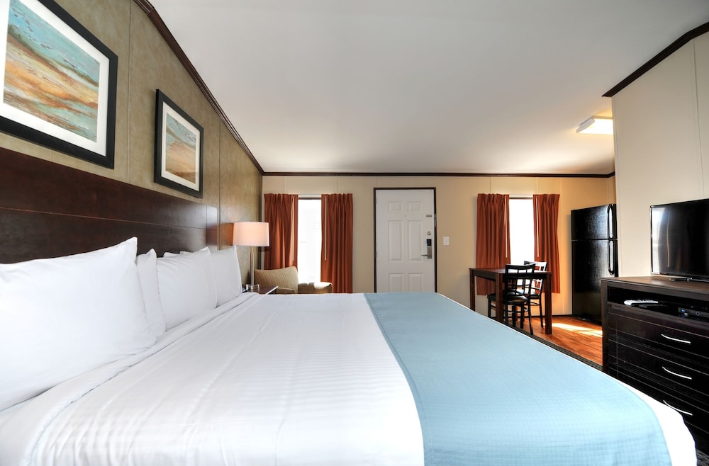 Room, 1 King Bed, Kitchenette photo 2