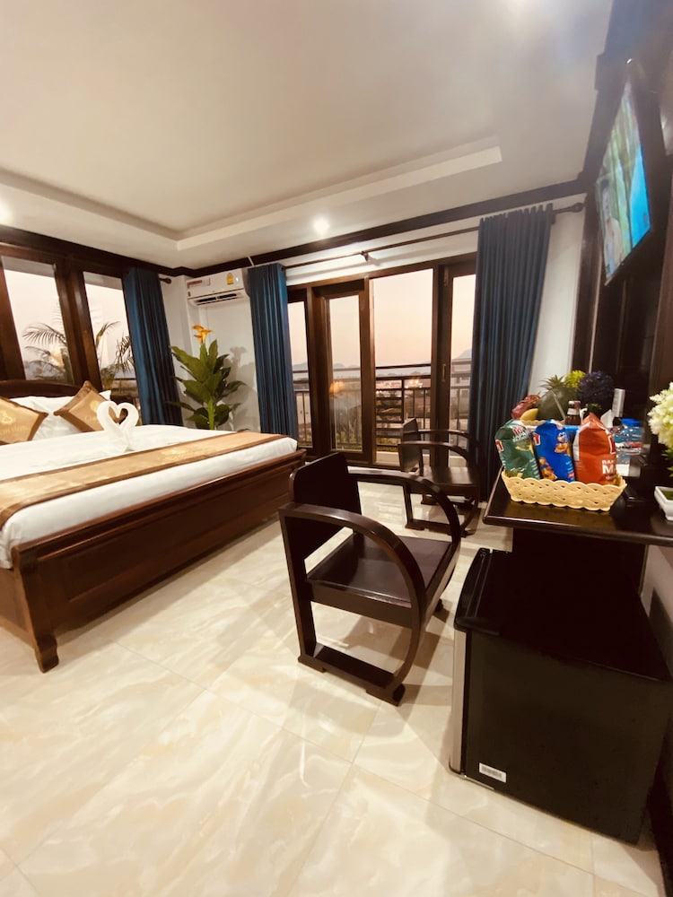 Deluxe Double With Balcony - Photo 12