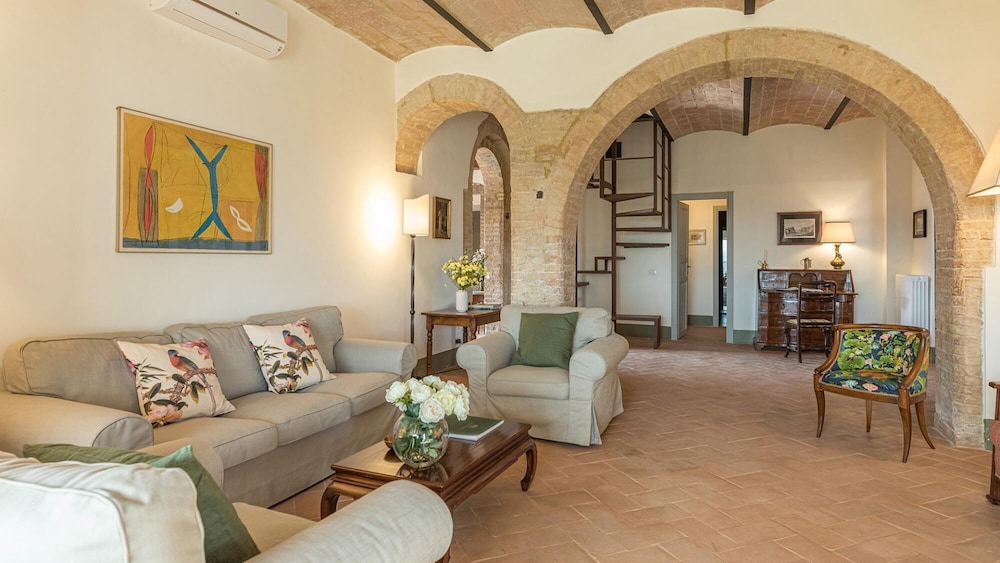 Villa photo 2