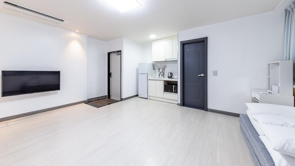 Basic Room, 1 Bedroom (102) - Photo 5