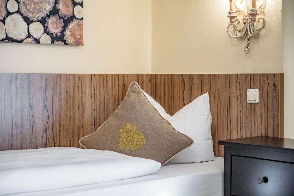 Classic Single Room, 1 Twin Bed, Non Smoking, Courtyard View