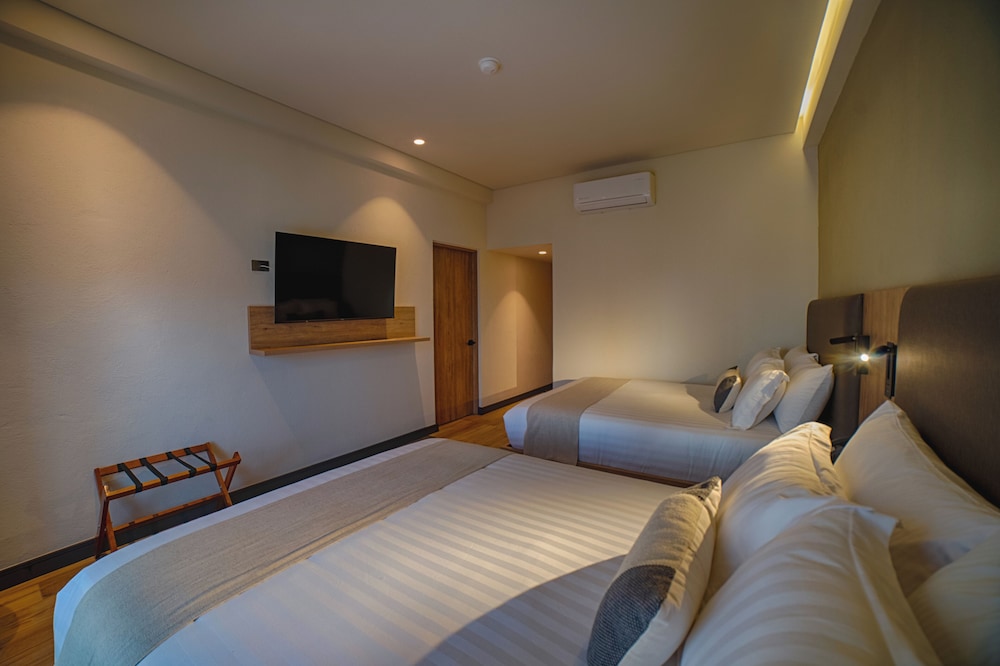 Superior Double Room, Non Smoking, Courtyard Area photo 2