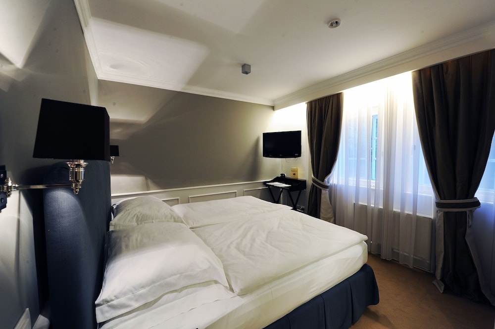 Classic Double Room Single Use photo 2