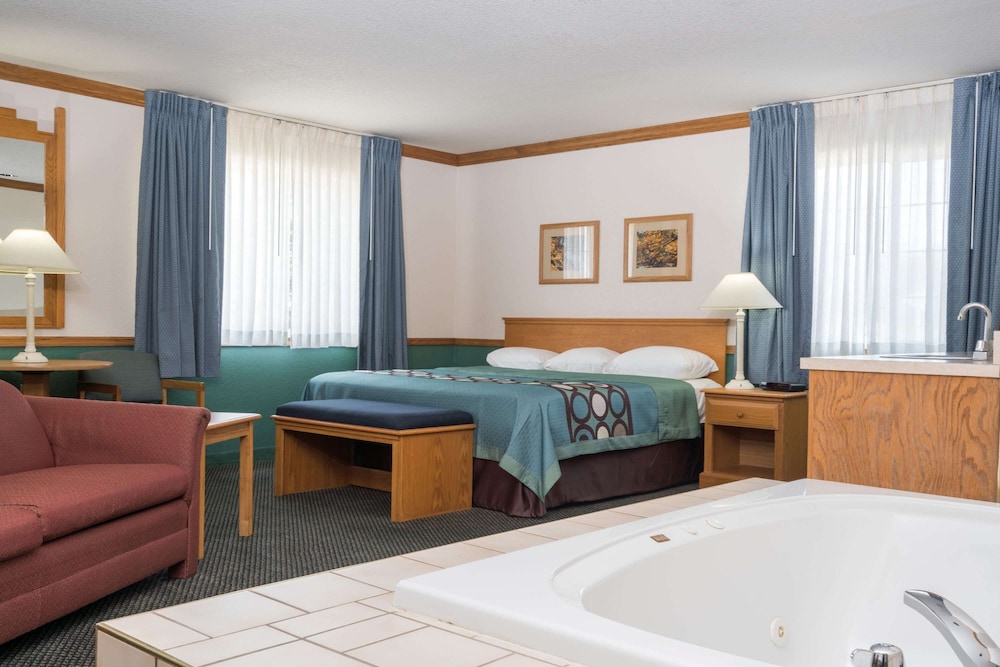 Suite, 1 King Bed with Sofa bed, Non Smoking, Hot Tub - Photo 1
