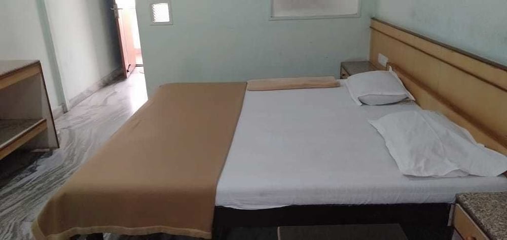 Deluxe AC Double Bed - Photo 1