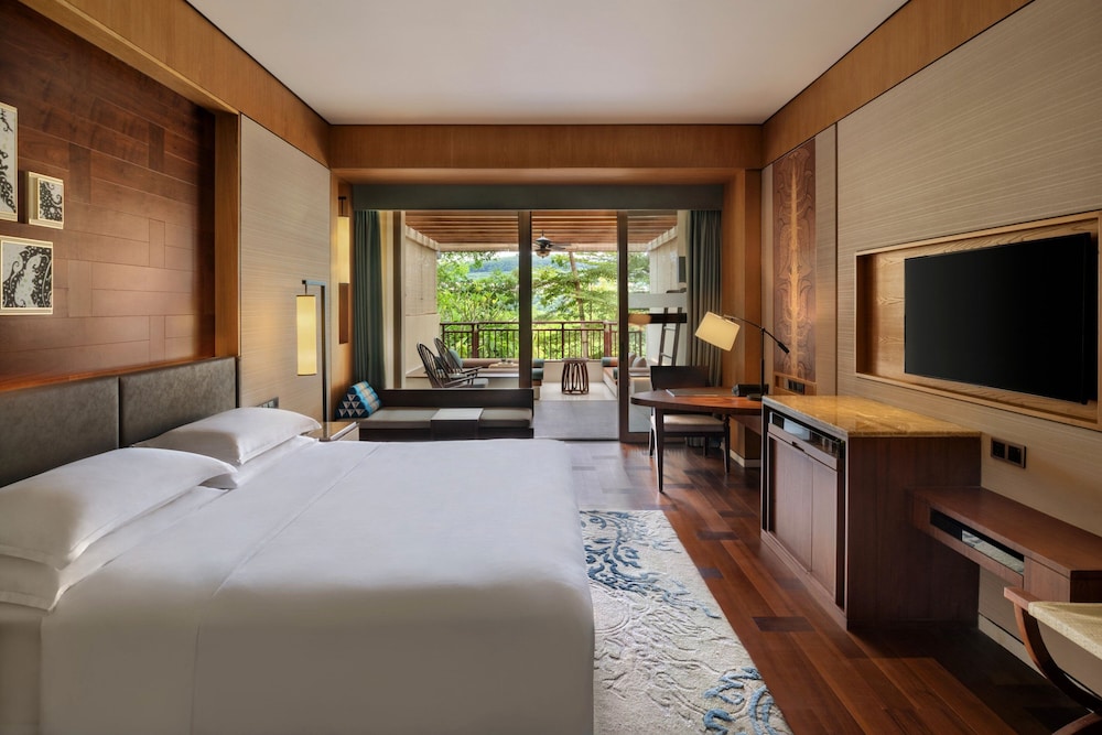 Deluxe Courtyard King, Guest room, 1 King, Garden view