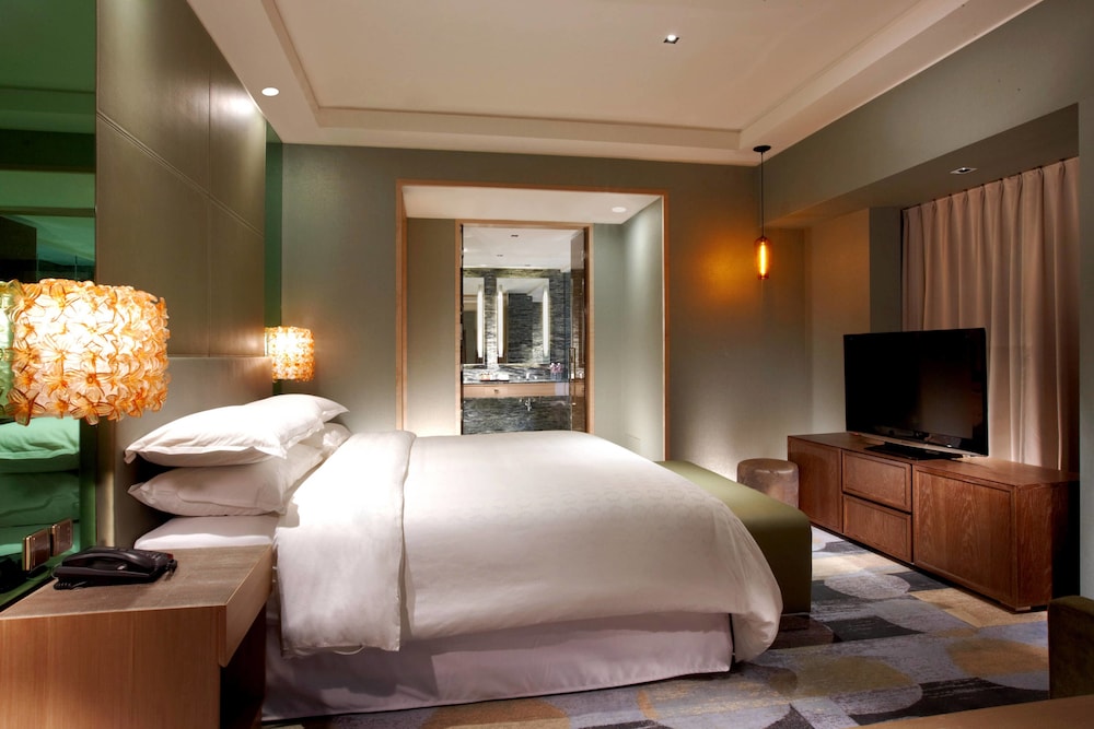 Executive Suite, 1 King Bed - Photo 6