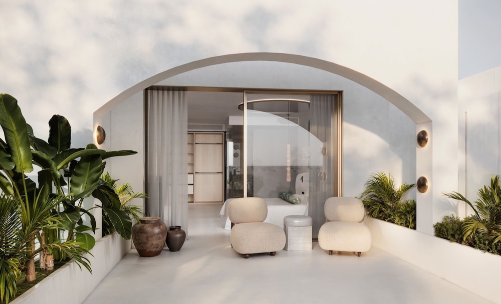 Luxe w/Terrace photo 3