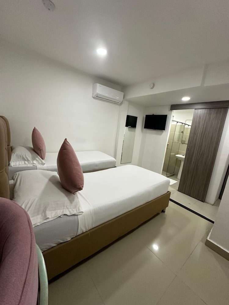 Basic Twin Room photo 2