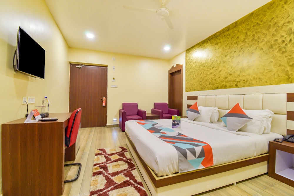 Premium Room, 1 King Bed photo 3