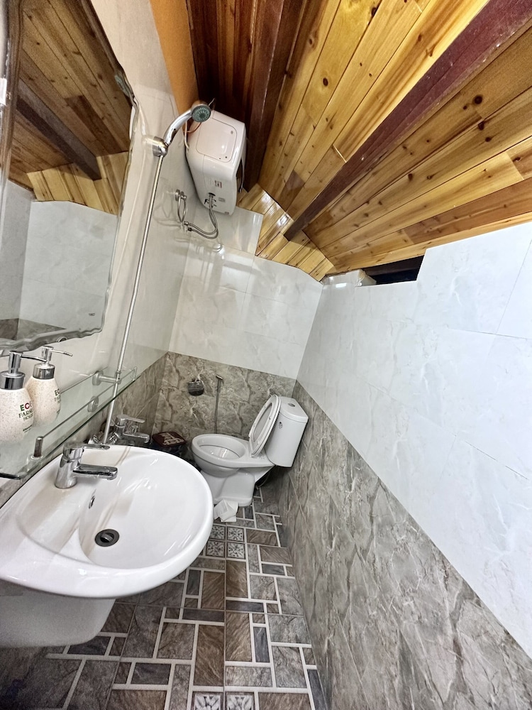 Superior Room, Ensuite, Mountain View - Photo 9
