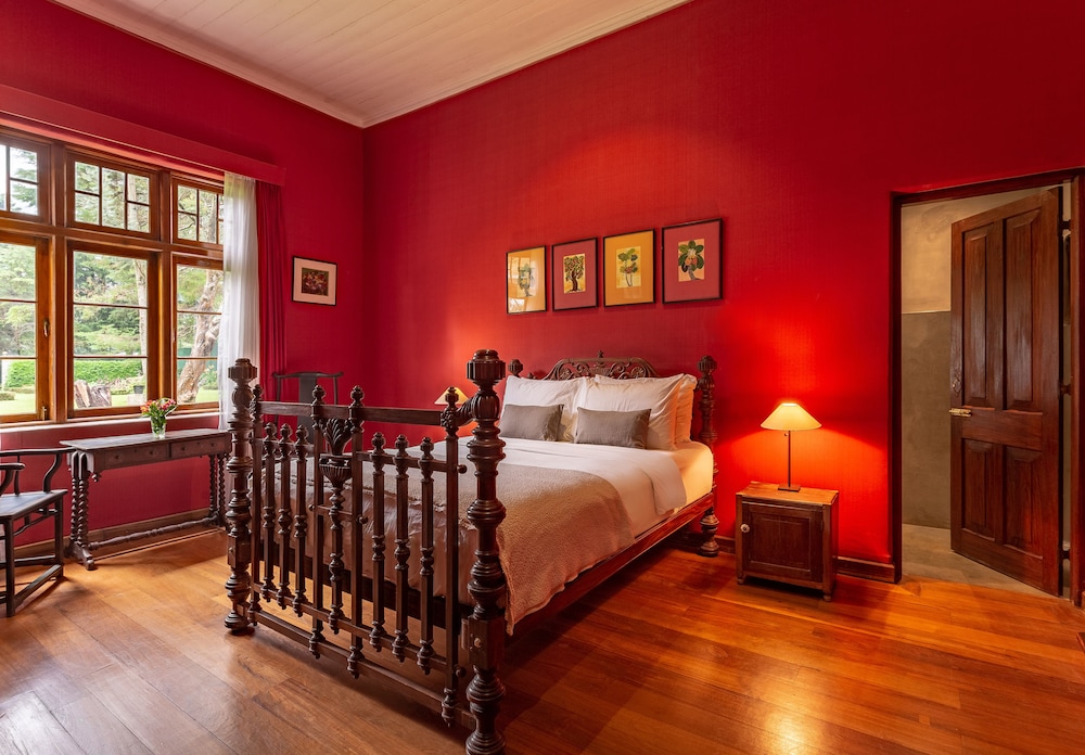 West Room photo 1