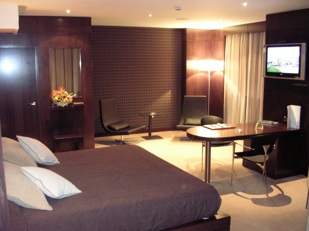 Suite - Photo 2