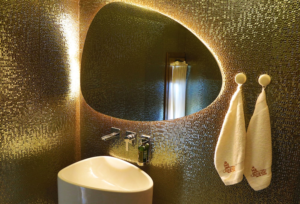 Suite, Jetted Tub photo 3