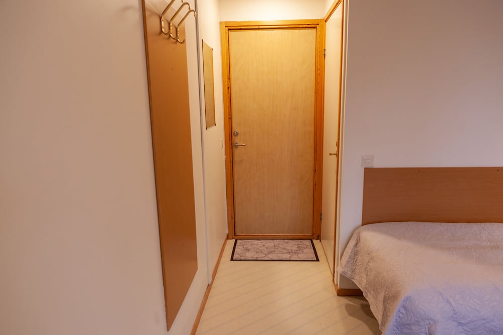 Comfort Single Room, 1 Twin Bed, Private Bathroom photo 2