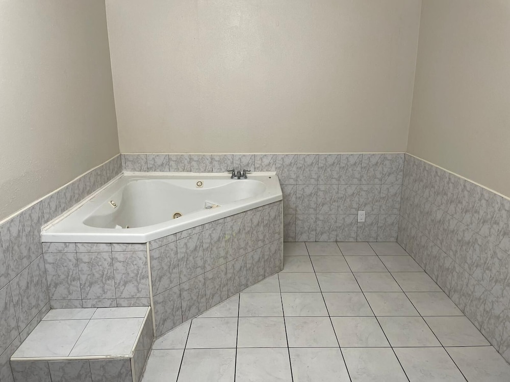 Honeymoon Room photo 1