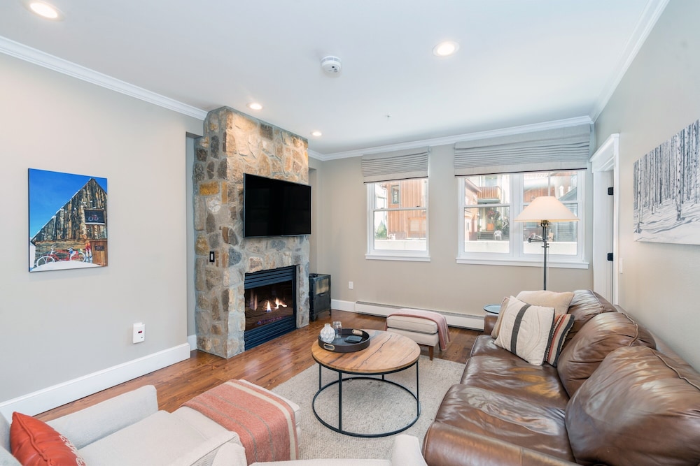 Condo, 2 Bedrooms