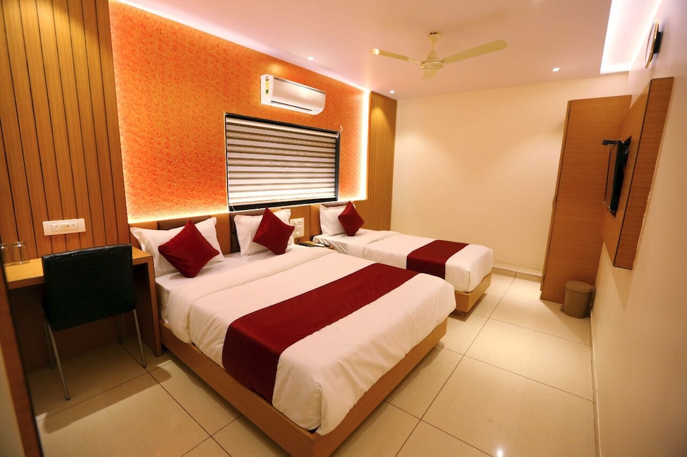 Deluxe Room - Photo 10