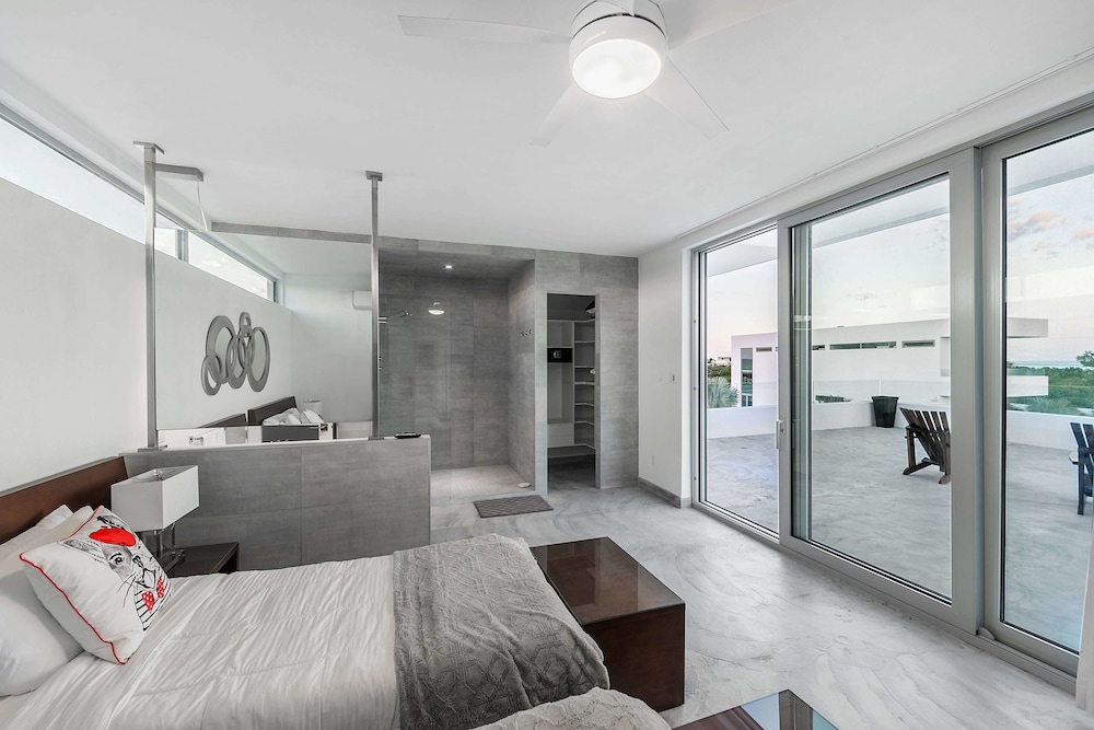 Luxury Villa, 3 Bedrooms photo 2