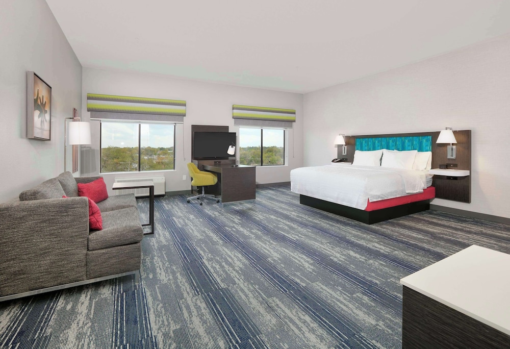 Suite, 1 King Bed, Accessible, Refrigerator & Microwave - Photo 2
