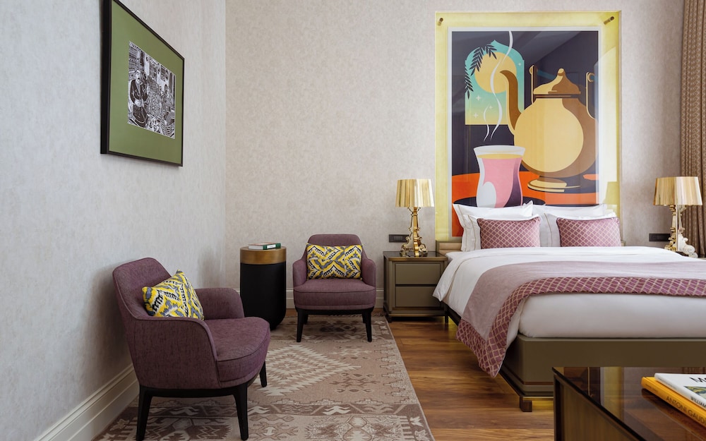 Executive Suite with Balcony - Photo 4