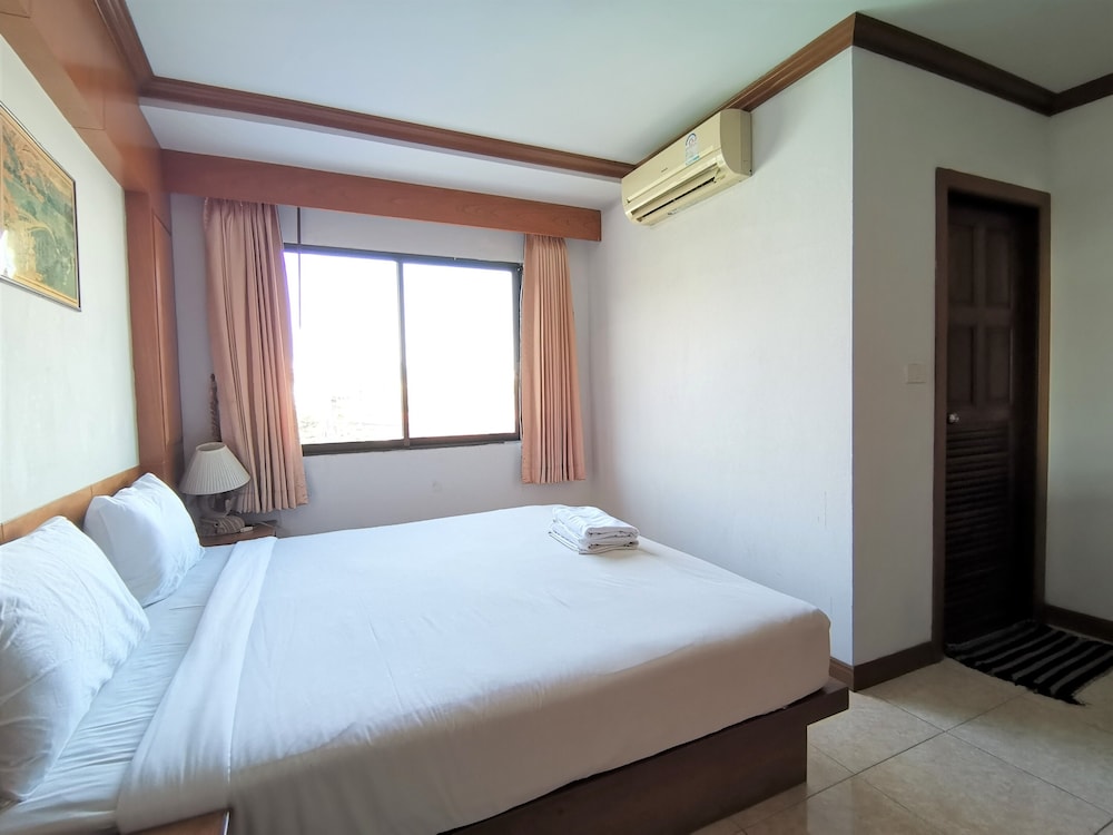 Deluxe Double Room - Photo 12