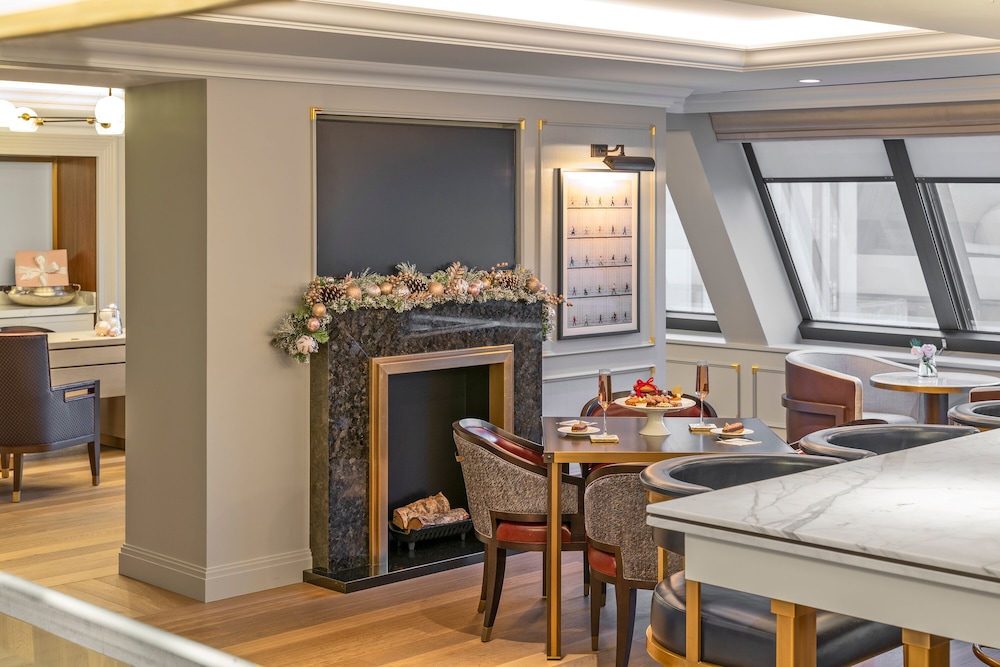 Club Suite, 1 Bedroom - Photo 8