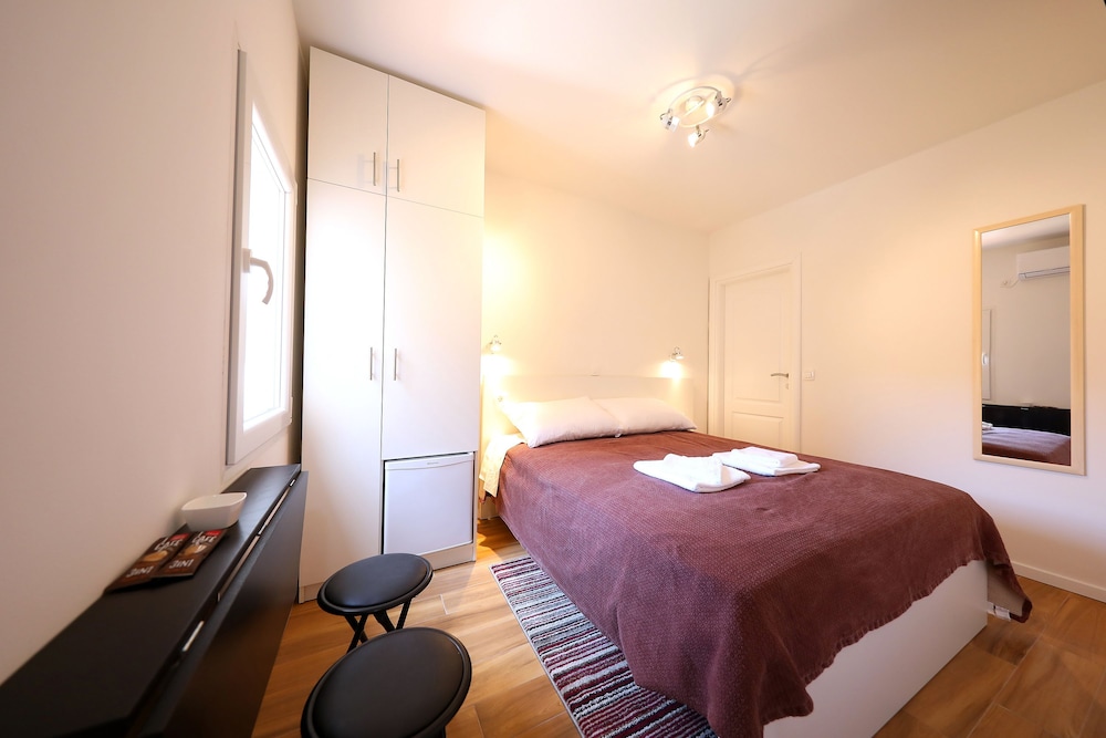 City Room photo 1
