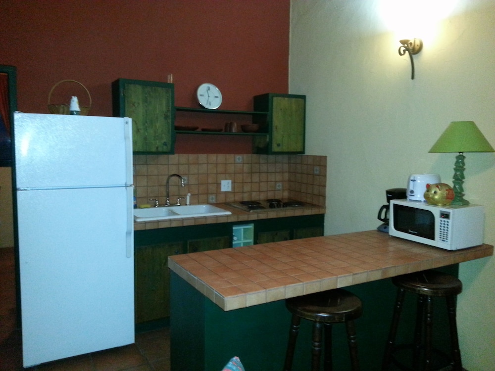 Comfort Apartment, 1 Queen Bed, Patio, Garden View photo 2