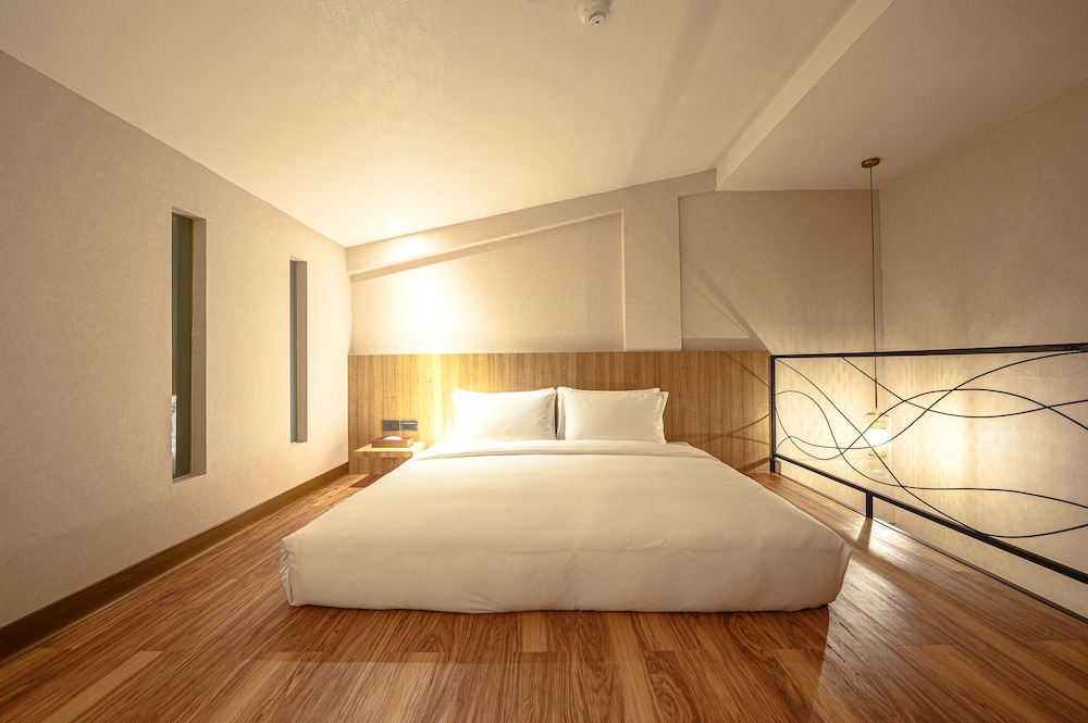 Duplex Suite - Photo 1