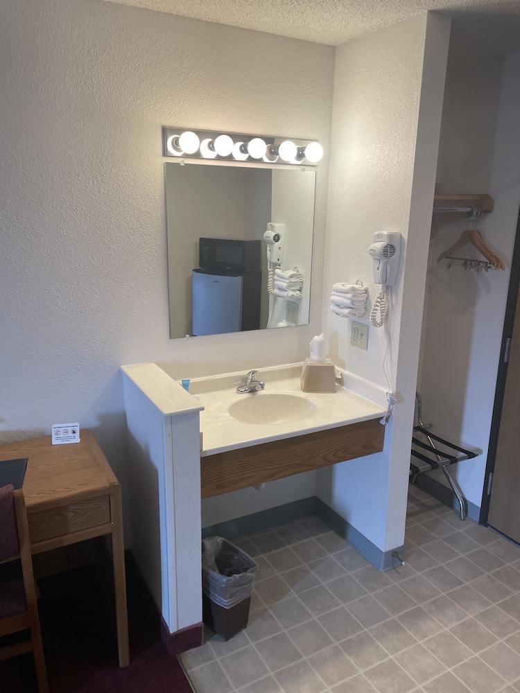 Standard Suite, Multiple Beds, Non Smoking photo 3