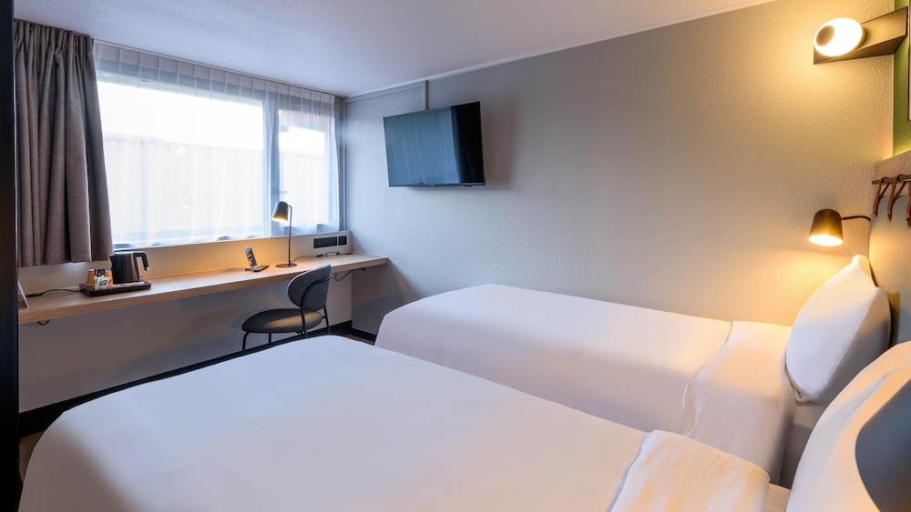 Standard Room, 2 Twin Beds - Photo 2