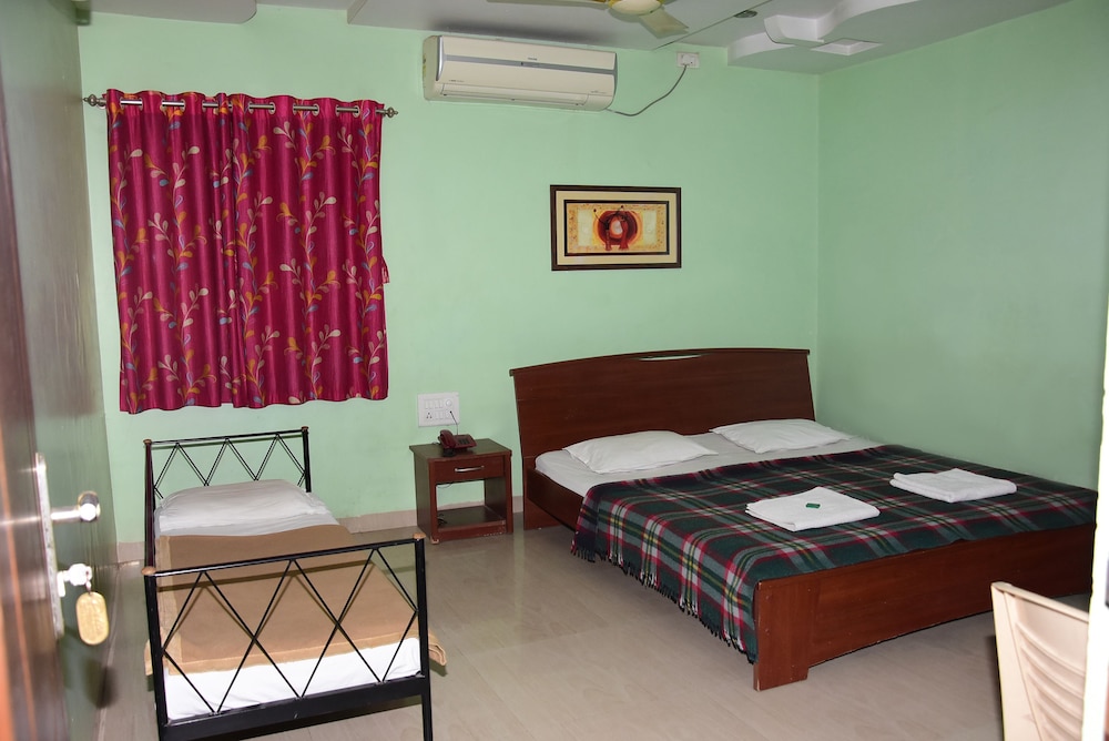 Deluxe Double Room (AC) photo 3