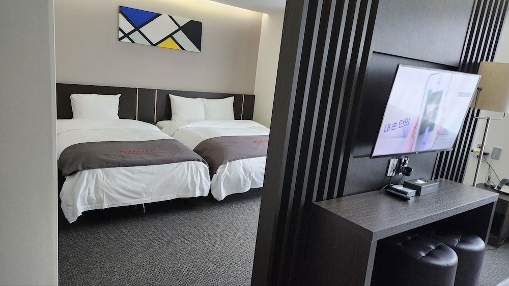 Premier Twin Room photo 3
