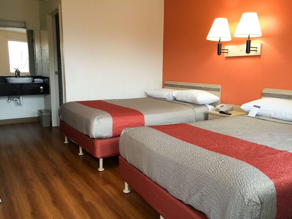 Standard Room, 2 Double Beds, Non Smoking photo 1