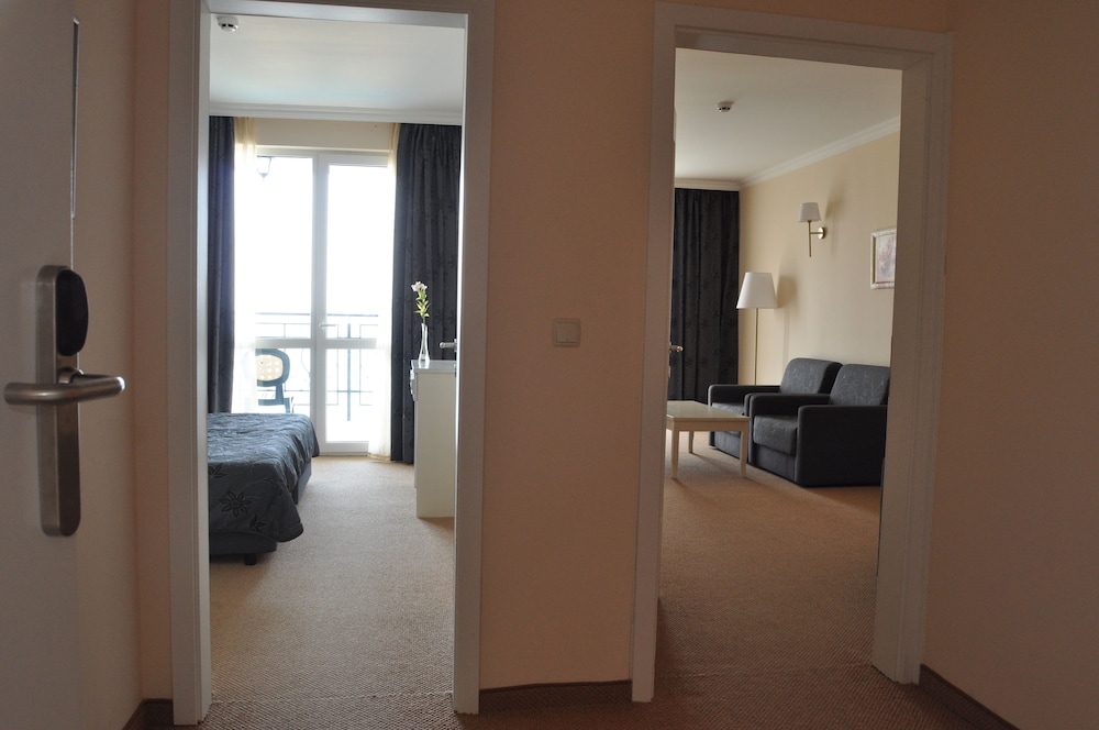 Suite, Sea View - Photo 7