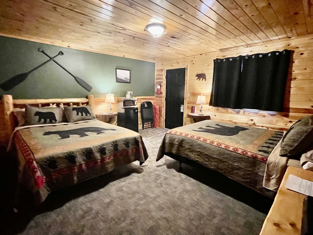 Deluxe Double Room, 2 Queen Beds photo 3