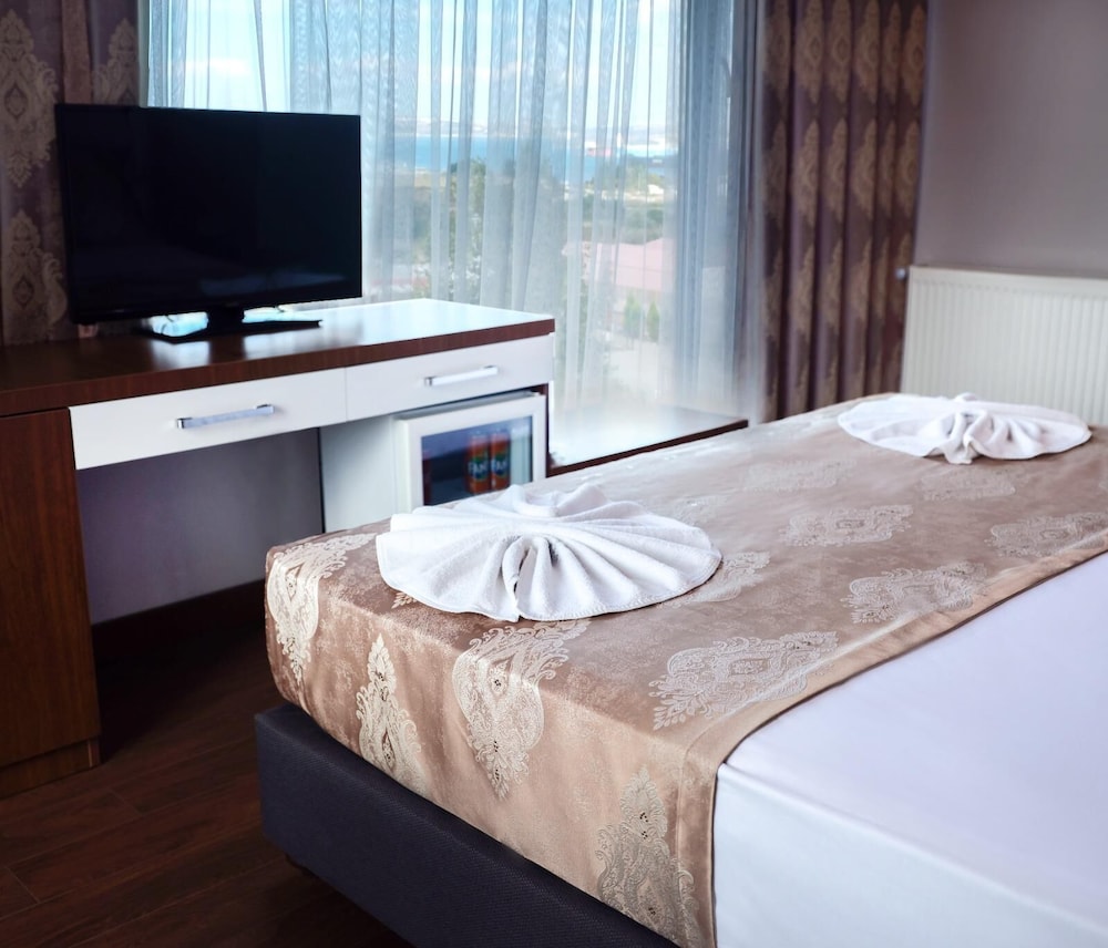 Standard Room, Balcony, Partial Sea View
