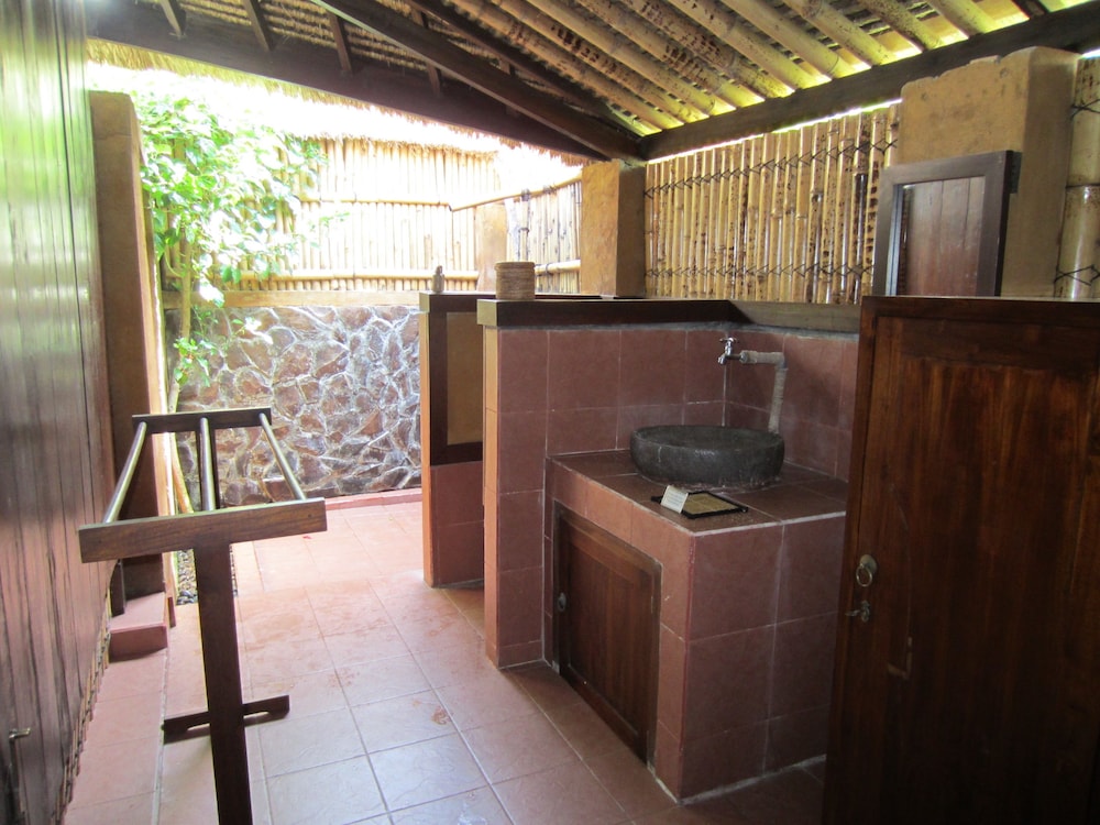 Hideaway Bungalow - Photo 1