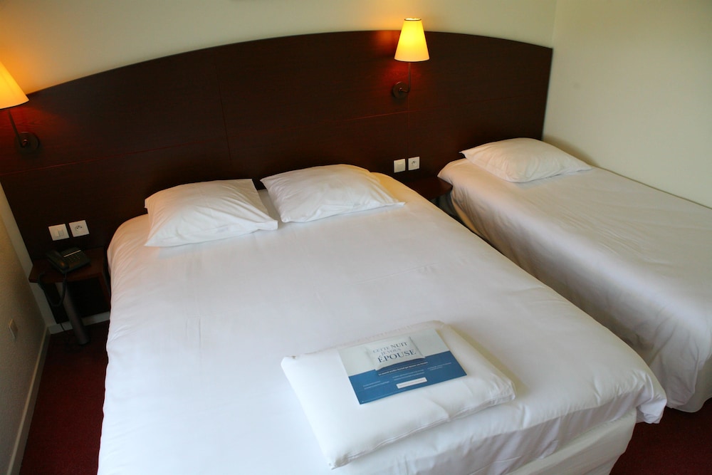 Standard Room, Multiple Beds - Photo 2