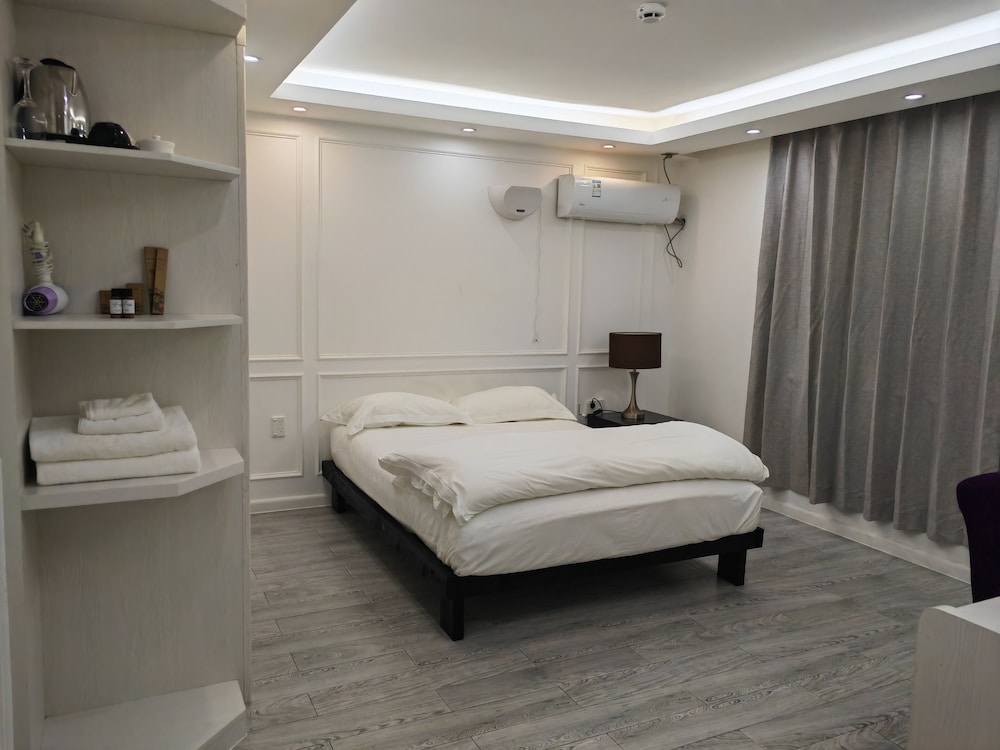 Superior Double Room, Partial Lake View