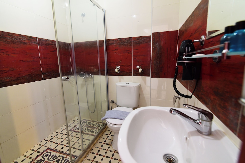Deluxe Triple Room, City View photo 3