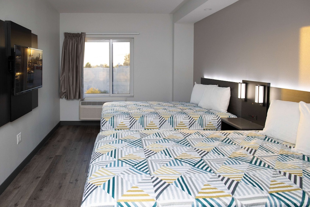 Standard Room, 2 Double Beds, Non Smoking - Photo 4